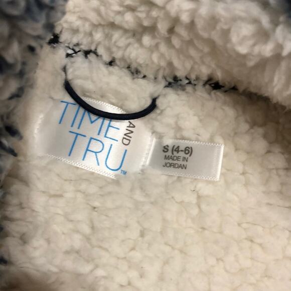 TIME and TRU Fuzzy Pull Over Sweater - Picture 5 of 8